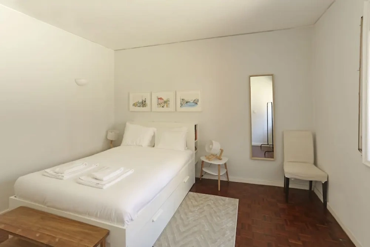 4 Bedrooms Cottage with river view