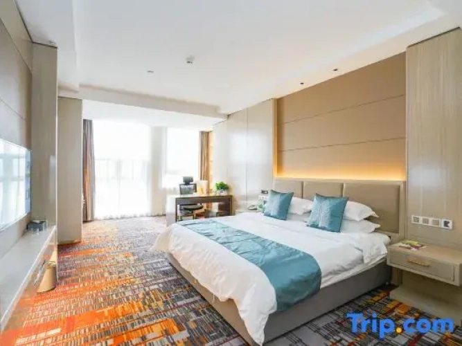 Deluxe Double Suite with city view