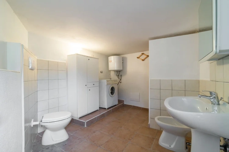 4 Bedrooms Apartment