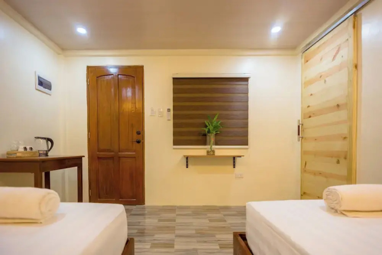 Alona Beach Side Inn