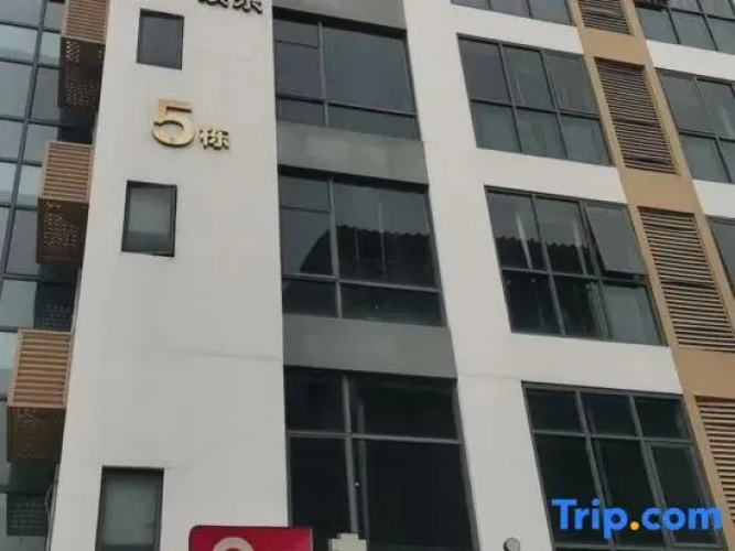 Qujia Hotel (Liaobu Xiangshi Park)