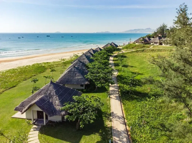 Deluxe Double Bungalow with balcony and beachfront