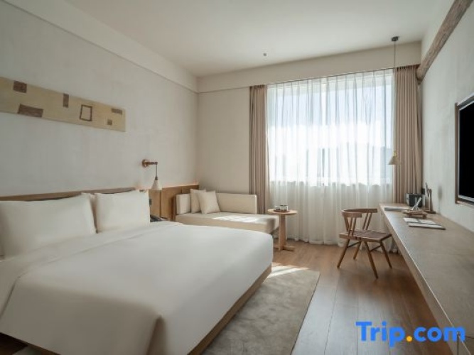 Standard Double room with city view