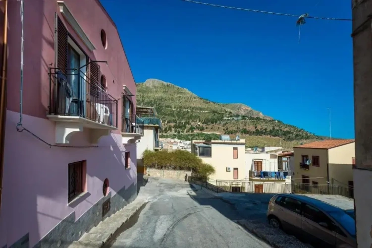 3 Bedrooms Apartment with balcony