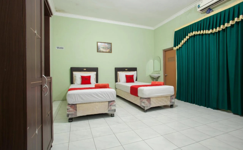 Shafira Guesthouse by Reddoorz