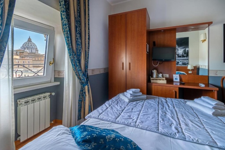 Standard Double room with city view