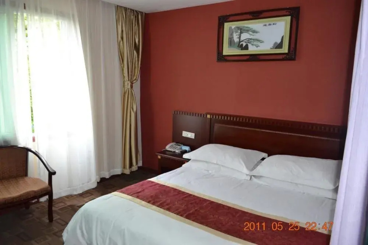 Hushang Hotel