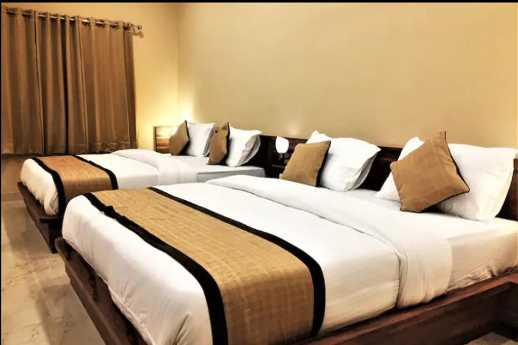 Hotel Bharat