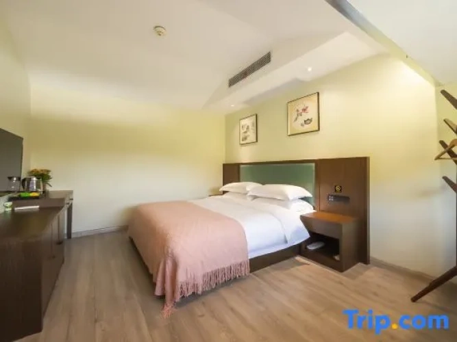5 Bedrooms Villa