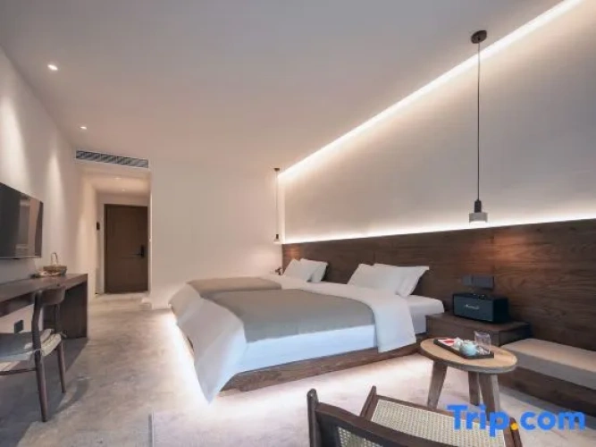 Standard Twin room with balcony