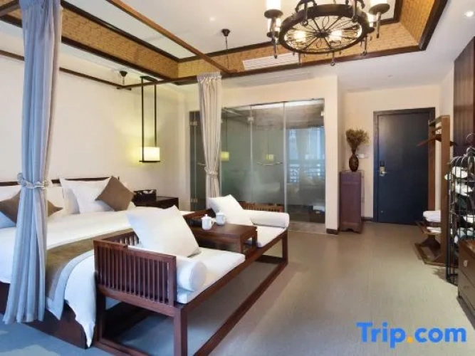 Standard Double room with city view