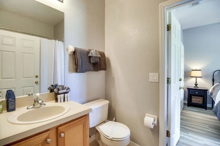4 Bedrooms Apartment
