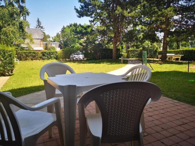 Apartment with garden view