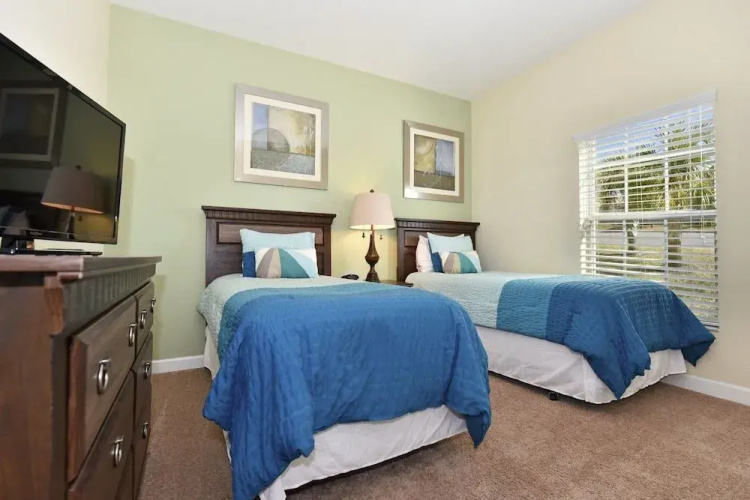 Paradise Palms 8951