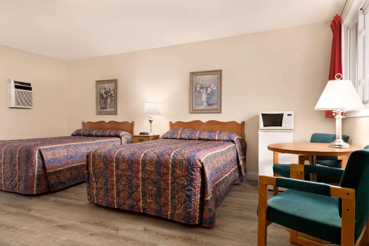 Standard Quadruple room