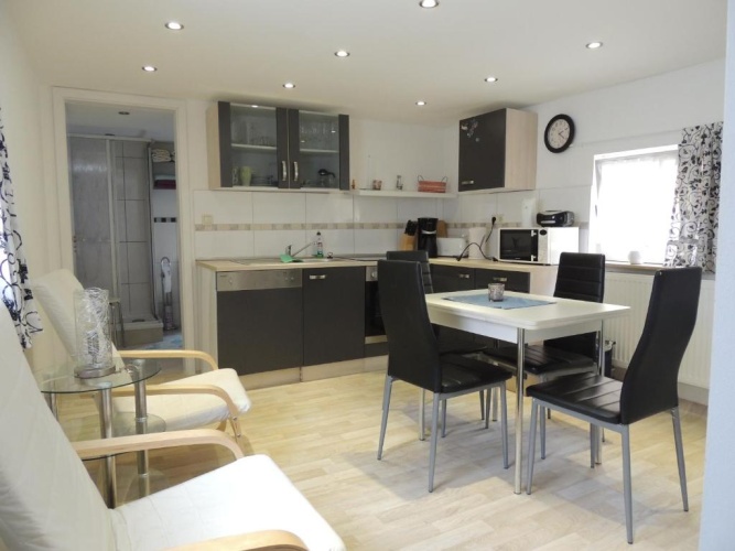3 Bedrooms Apartment