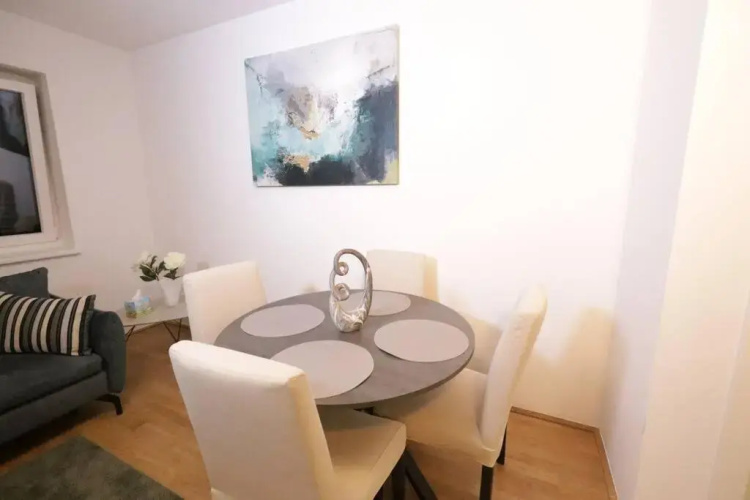 Charming Flat & Balcony near CentralStation Apt15