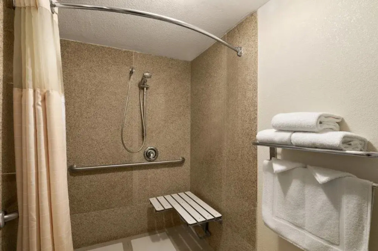 Days Inn & Suites by Wyndham Omaha NE