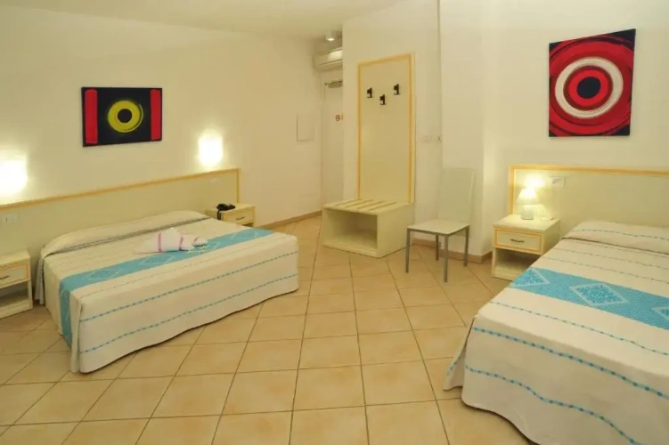 Standard Triple room