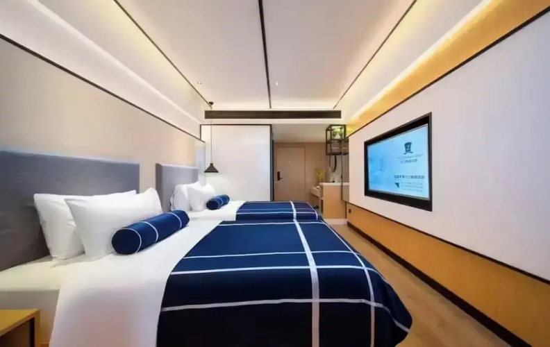 Z Holiday Hotel