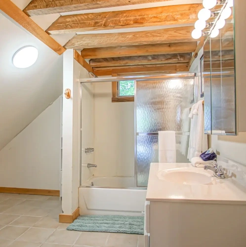 1 Bedroom Cottage with mountain view