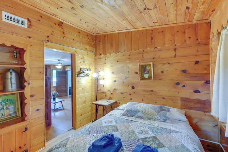 4 Bedrooms Cottage