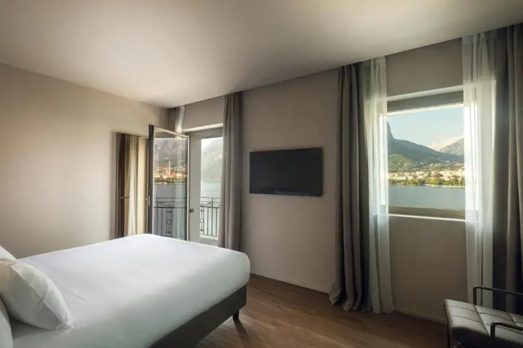 Superior Double room with balcony and with lake view