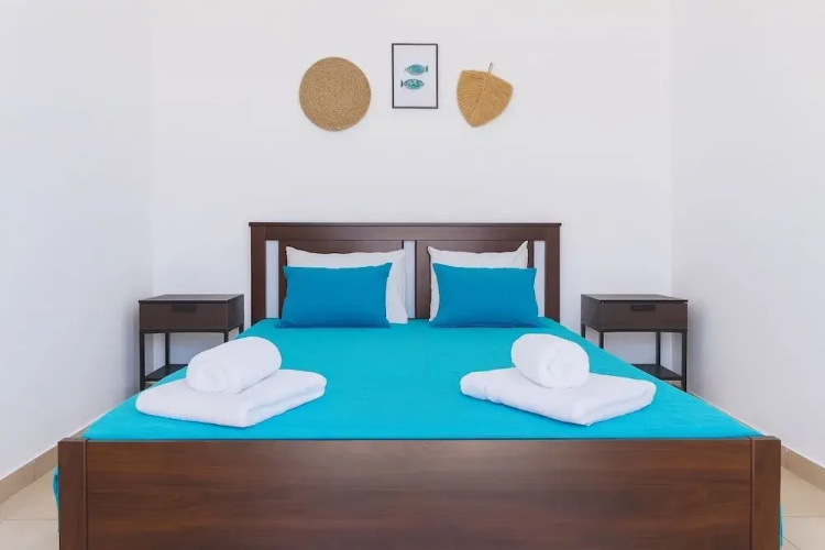 Kamari Sunset Escape With Santorini Views
