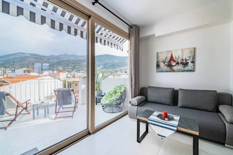 Napoleon Navy Suite 1bd 1ba