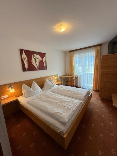 1 Bedroom Economy Twin room with balcony and with mountain view