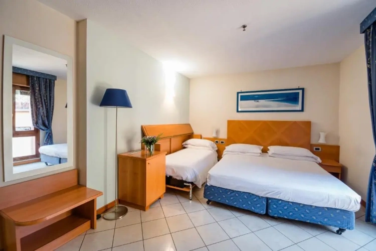 Standard Triple room