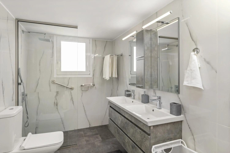 BillyMare central Glyfada apartment