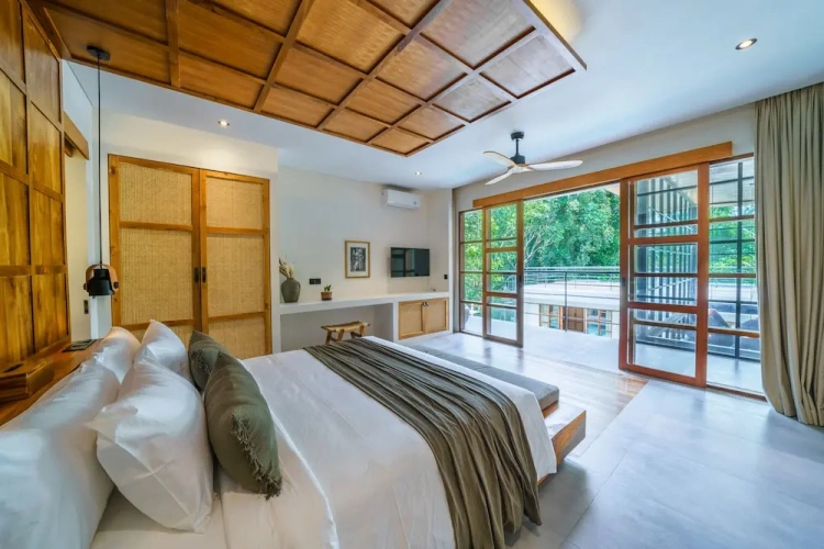 5 Bedrooms Luxury Villa
