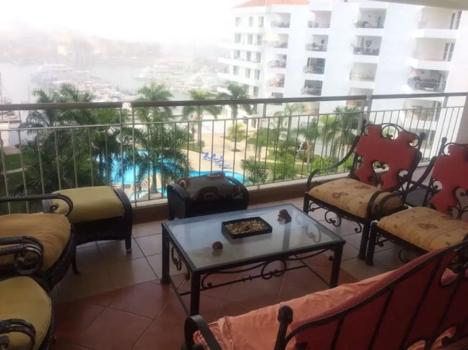 3 Bedrooms Standard Family room with balcony