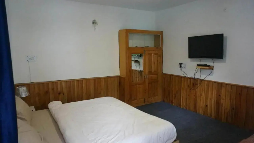Page 3 Lodge and Restaurant