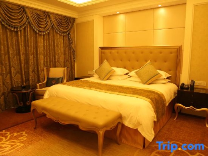 Deluxe Single Suite