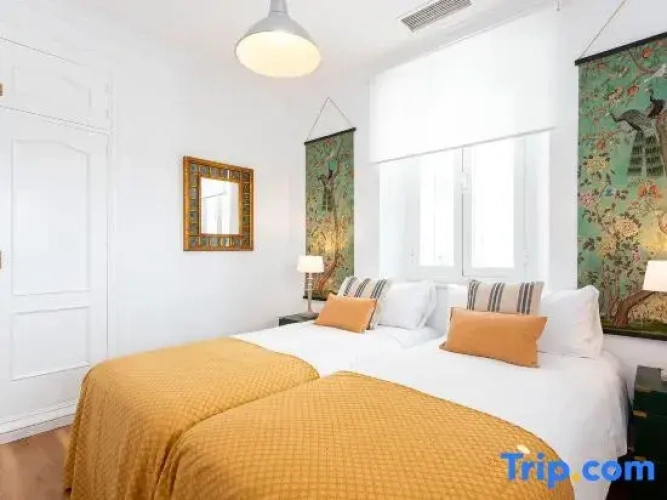 2 Bedrooms Apartment