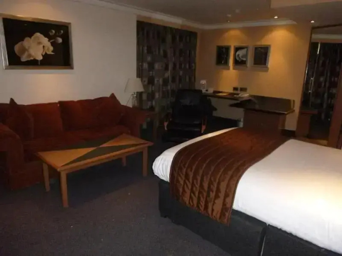 Ramada Hatfield