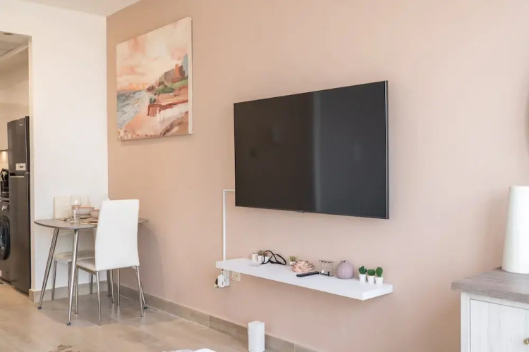 An Exceptional Studio in JVC That Sleeps 2