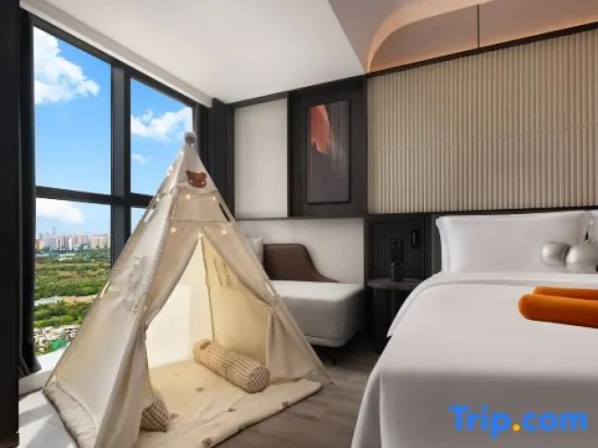 Deluxe Family Suite with city view