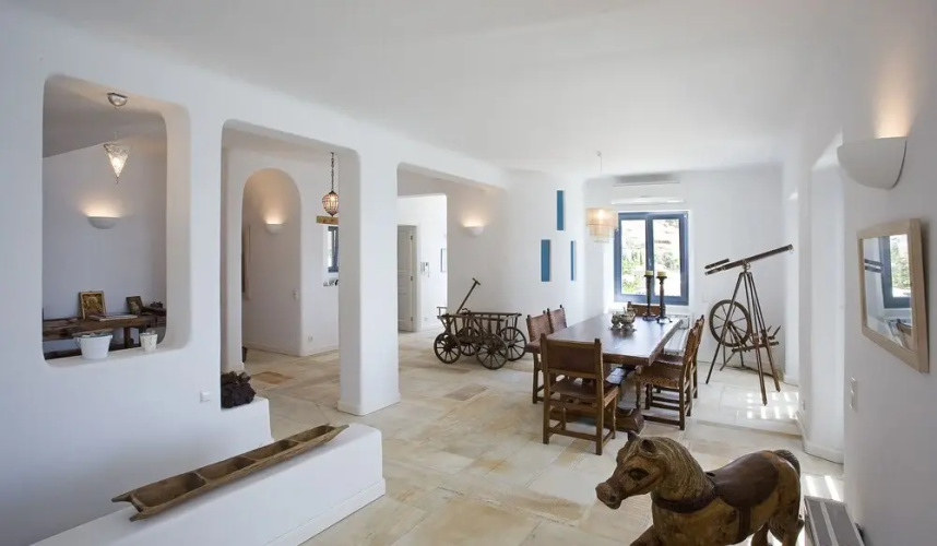 Seaside luxury villa by VillaRentalsgr