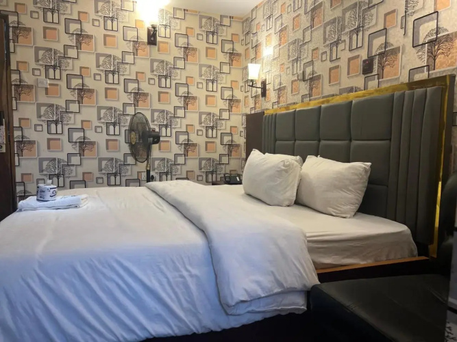 Ice Suites And Apartment