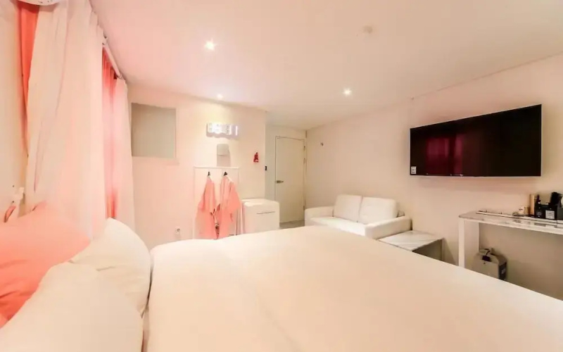 Hotel Momo Juice