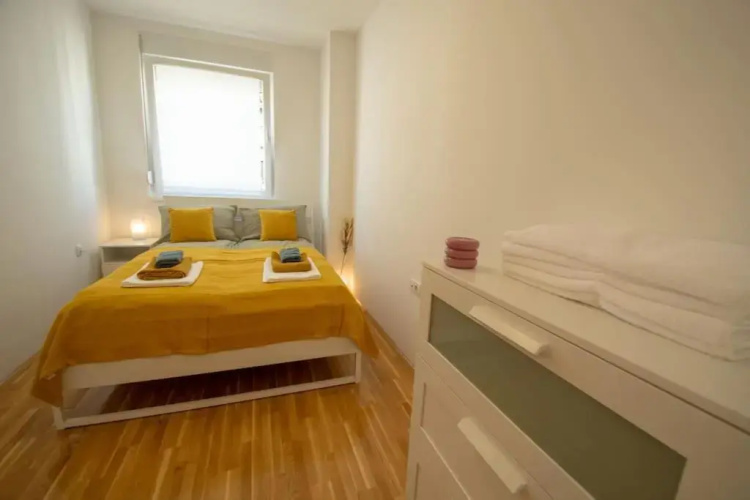 White Fields-Central 2-bdrm apartment with parking