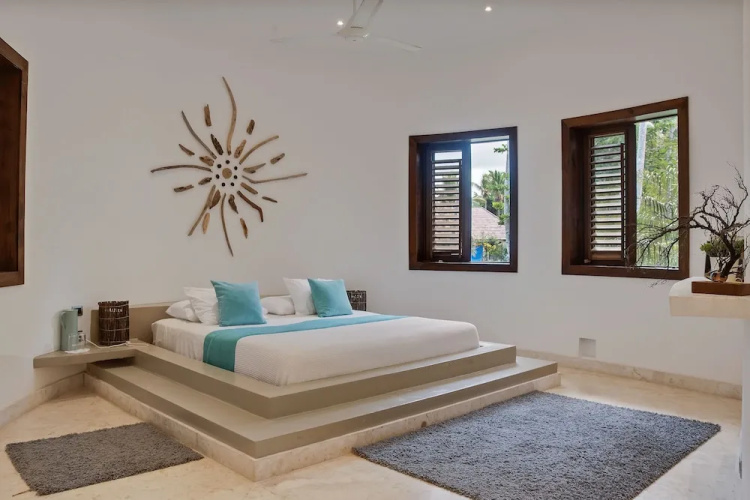 Beachfront Oasis Pool Chef Hskp Sleeps 22