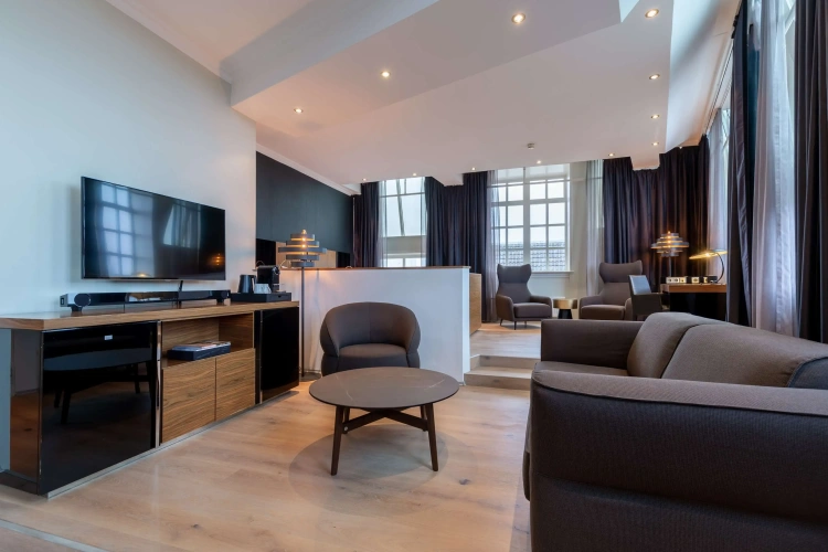 Amsterdam Suite with canal view