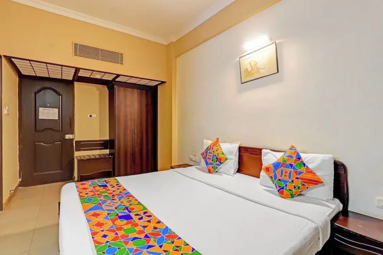 Fabhotel The Royal Plaza
