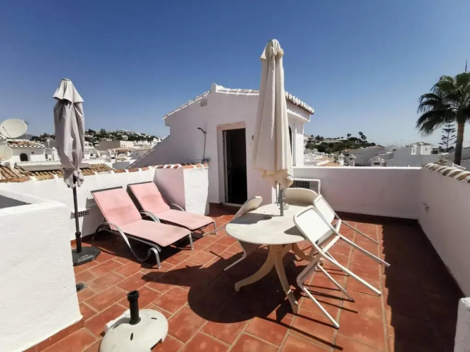 1½ min. walk from the beach