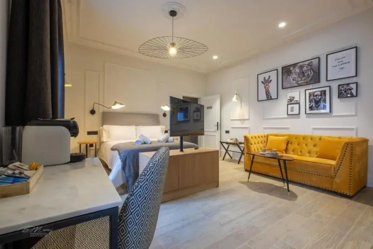 Deluxe Studio