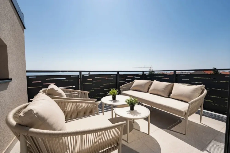 2 Bedrooms Comfort Apartment with sea view
